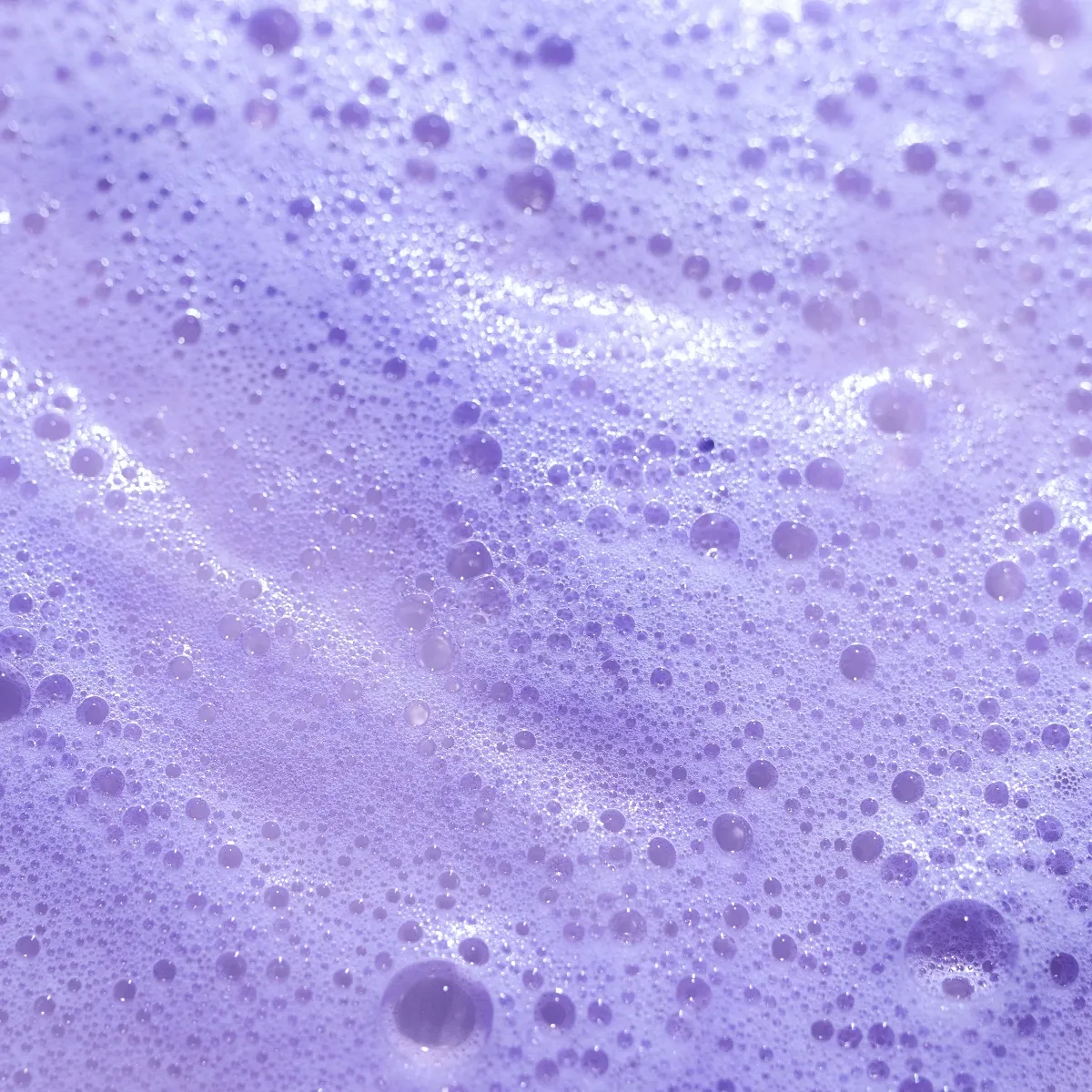 Lila skum från silverschampoo.